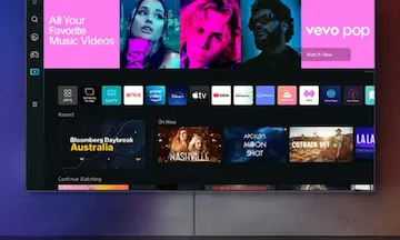 Samsung TV Plus 2026 smart TV interface showing free live channels and popular streaming app icons.